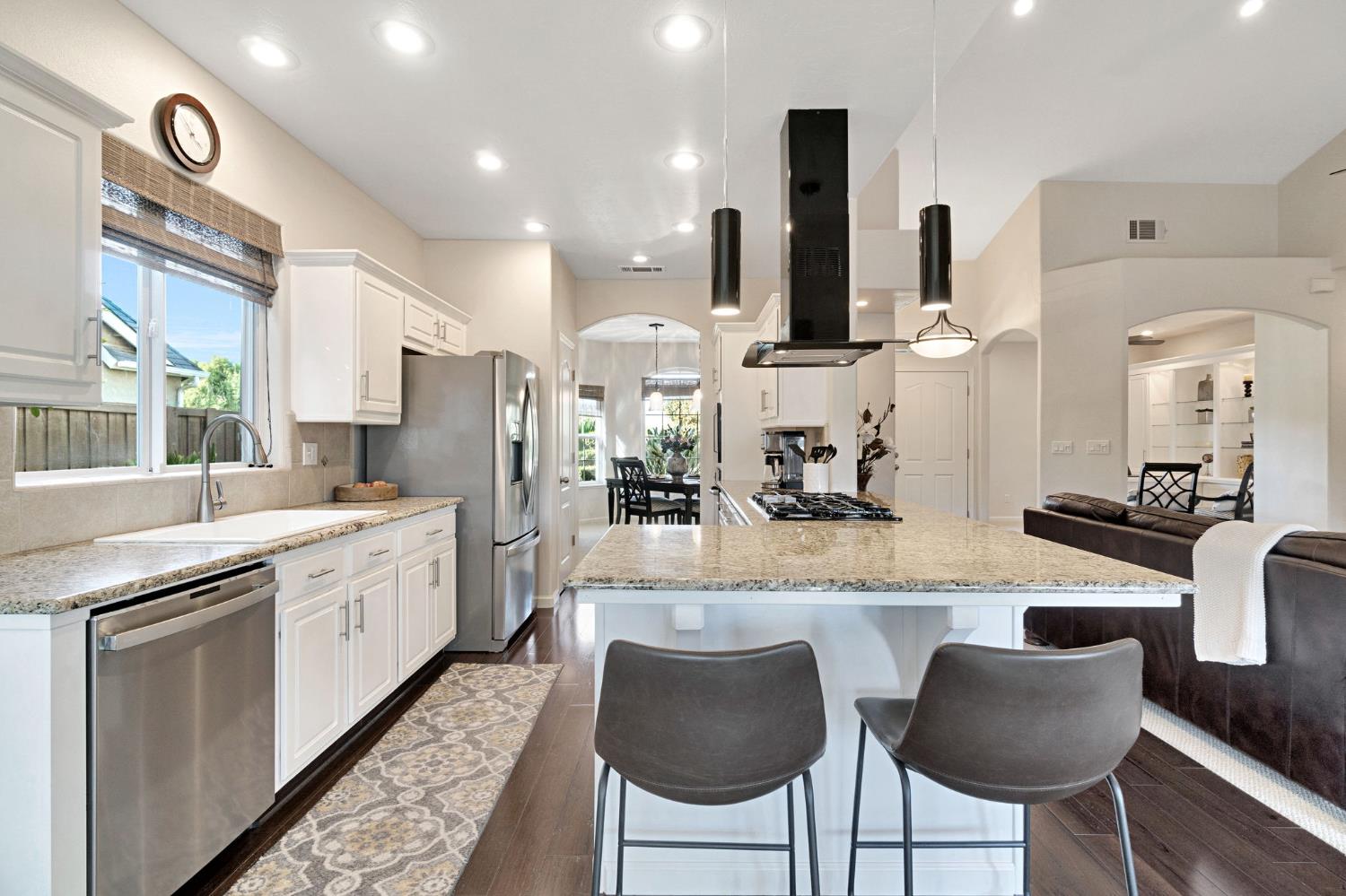 558 W Serena Ave, Clovis, CA 93619