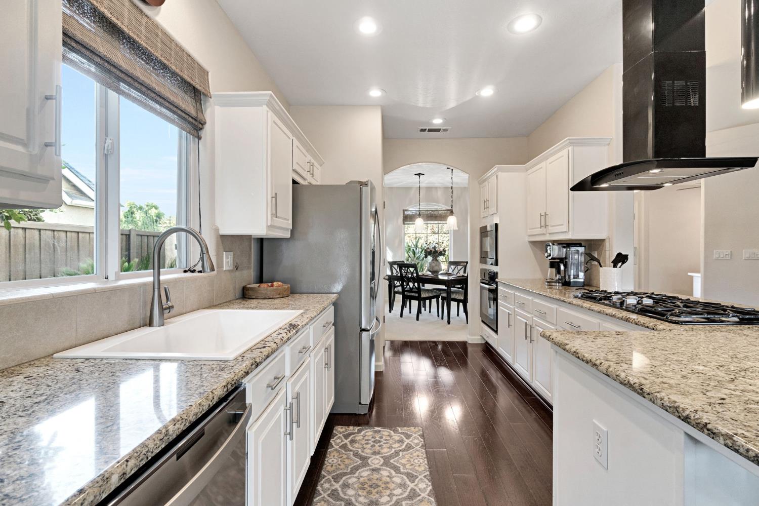 558 W Serena Ave, Clovis, CA 93619