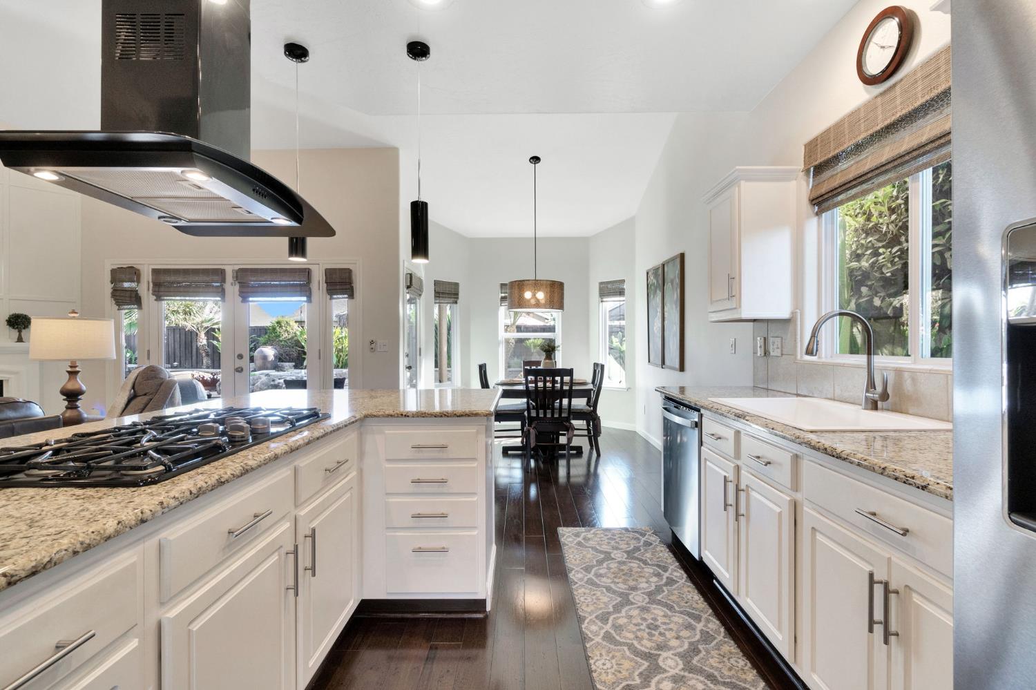 558 W Serena Ave, Clovis, CA 93619