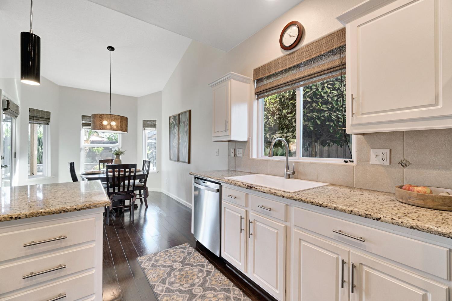 558 W Serena Ave, Clovis, CA 93619