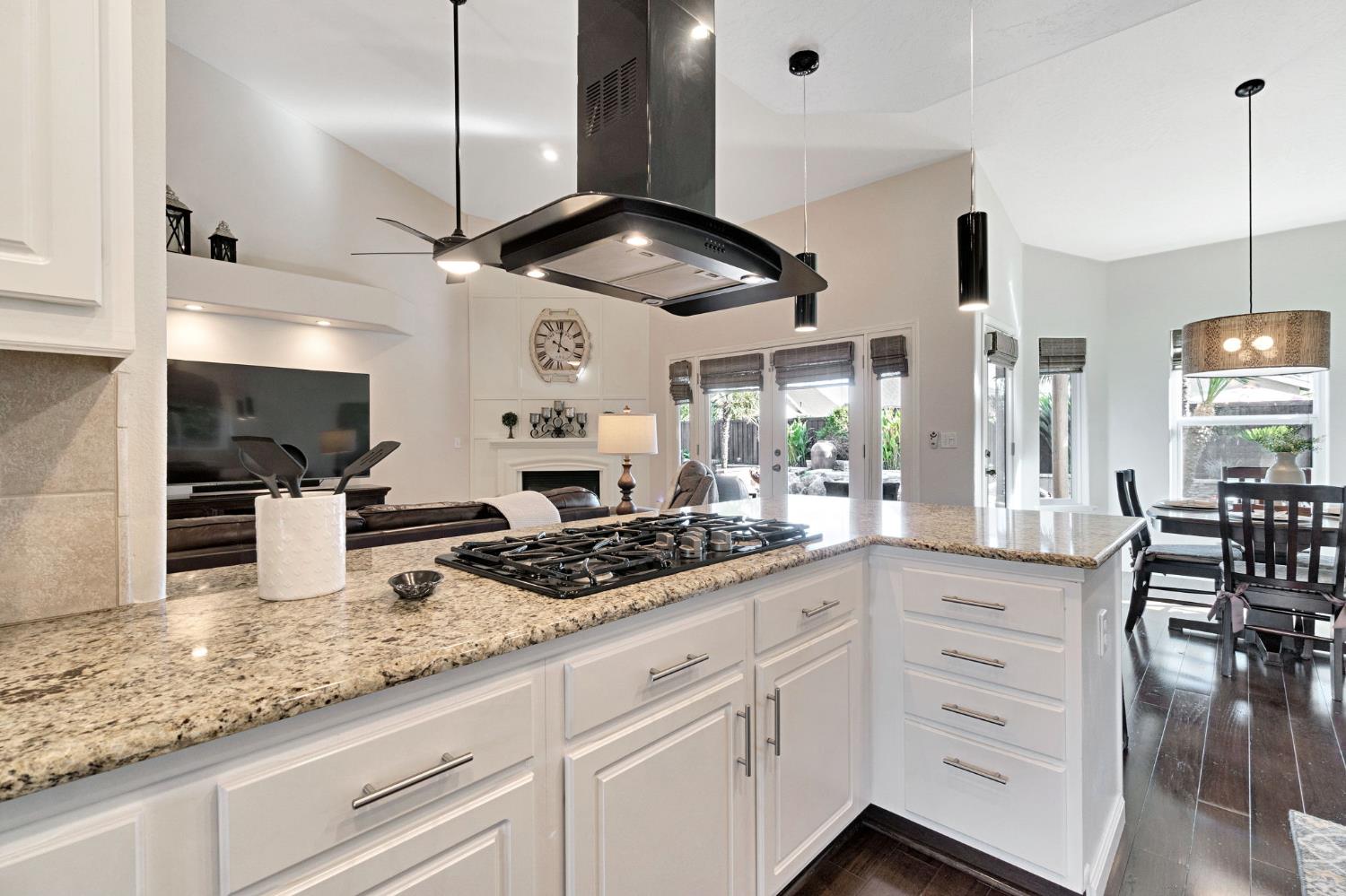 558 W Serena Ave, Clovis, CA 93619