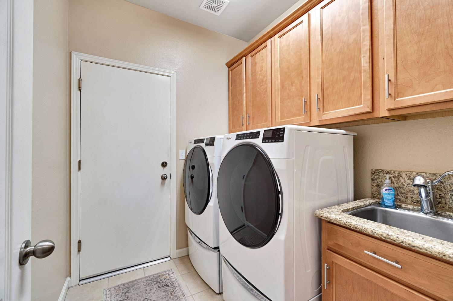 558 W Serena Ave, Clovis, CA 93619