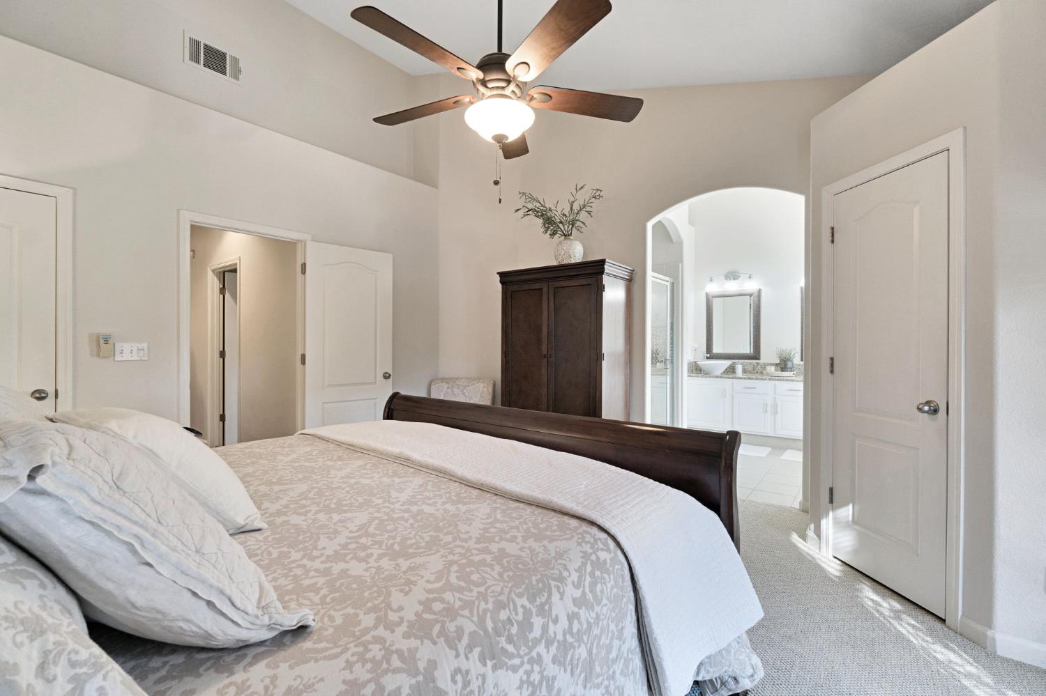 558 W Serena Ave, Clovis, CA 93619