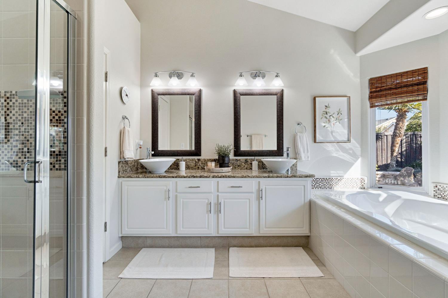 558 W Serena Ave, Clovis, CA 93619