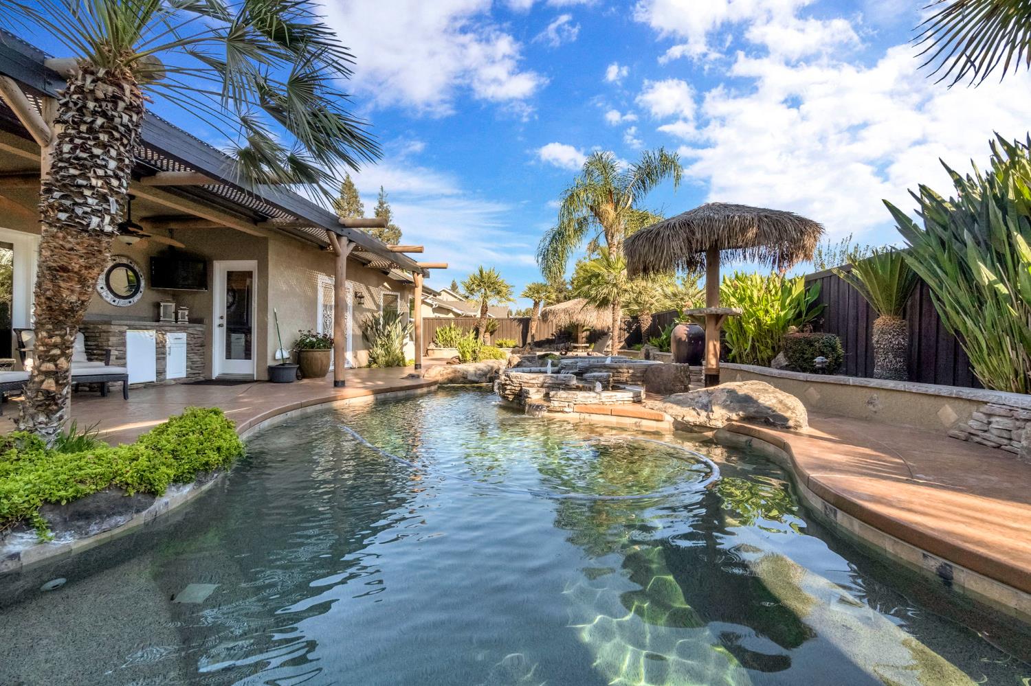 558 W Serena Ave, Clovis, CA 93619