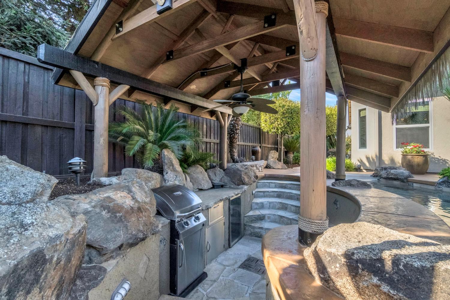 558 W Serena Ave, Clovis, CA 93619