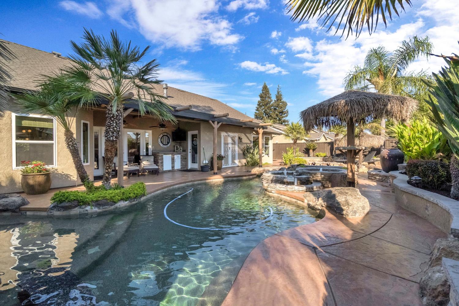 558 W Serena Ave, Clovis, CA 93619