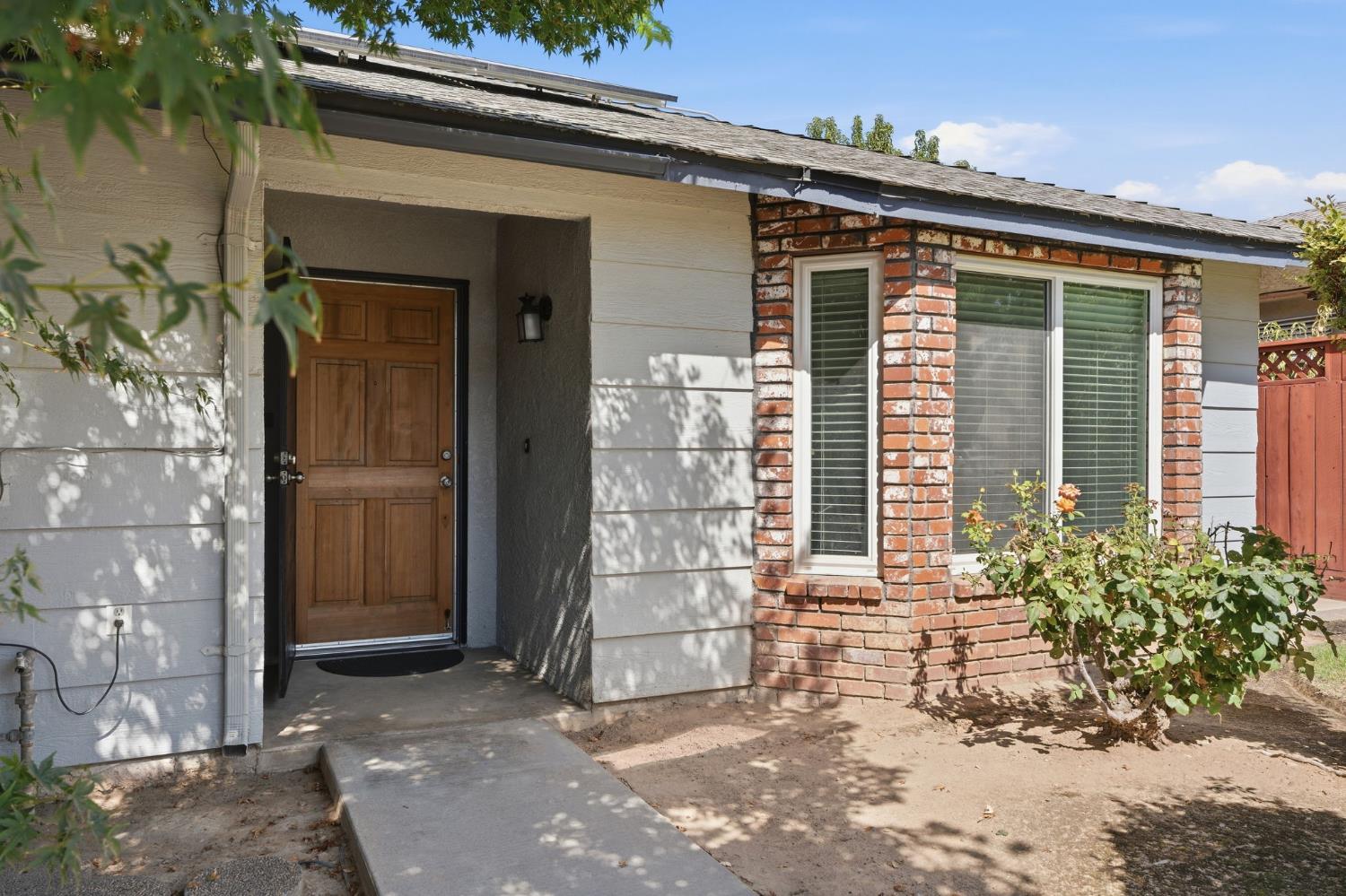 2840 W Acacia Ave, Fresno, CA 93705