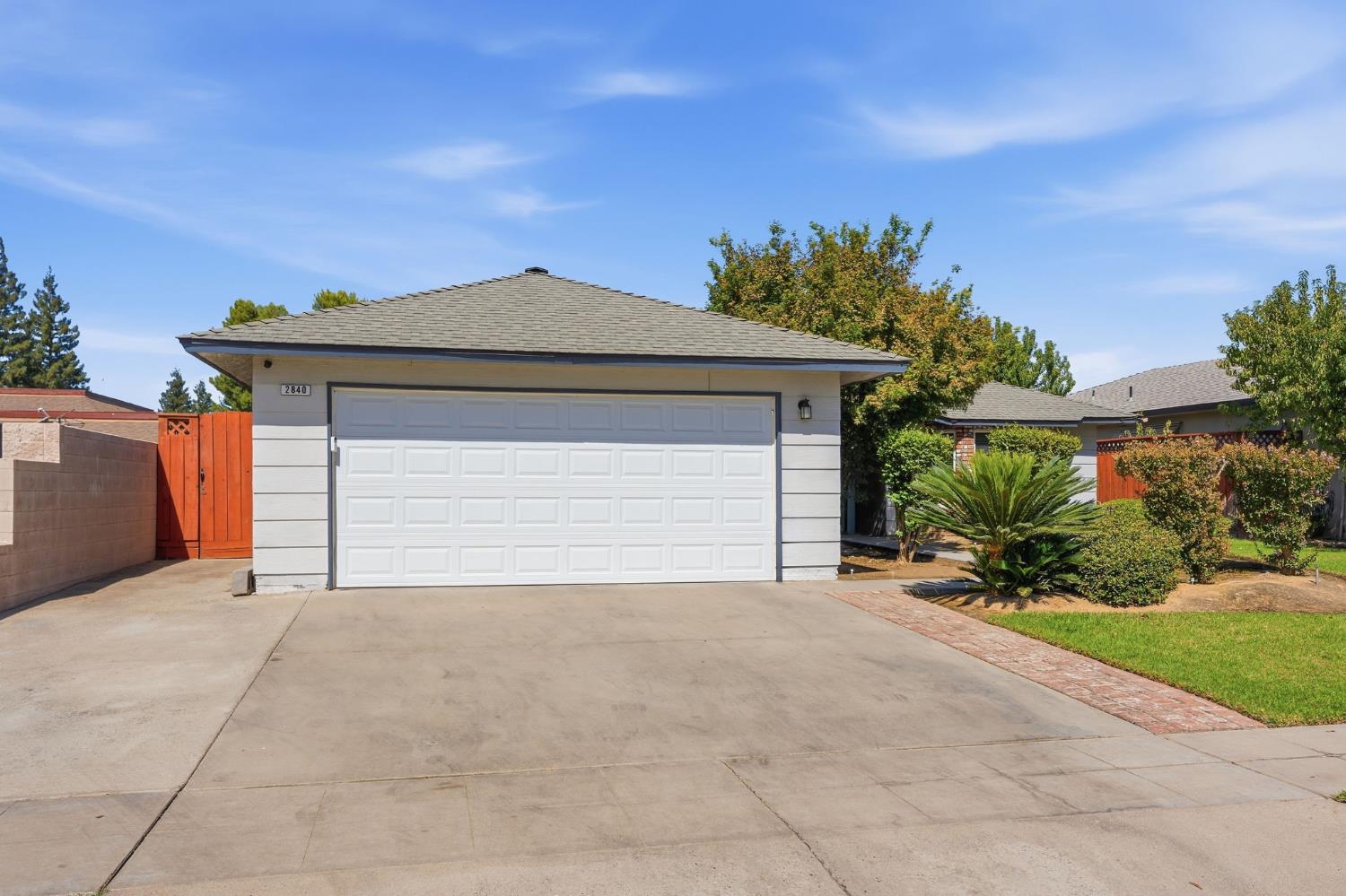 2840 W Acacia Ave, Fresno, CA 93705