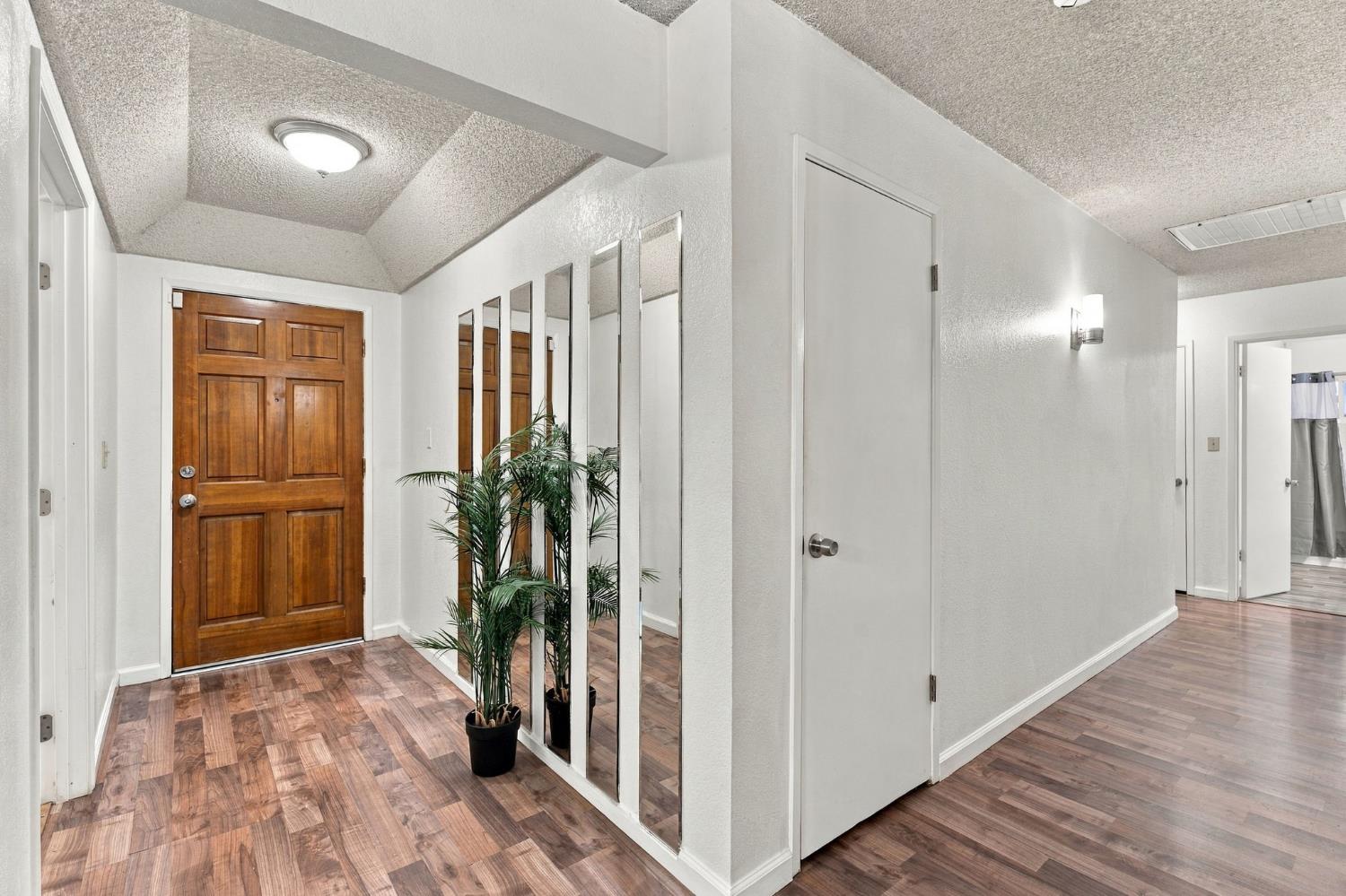 2840 W Acacia Ave, Fresno, CA 93705