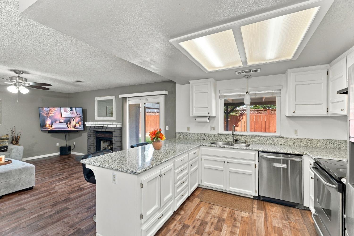 2840 W Acacia Ave, Fresno, CA 93705