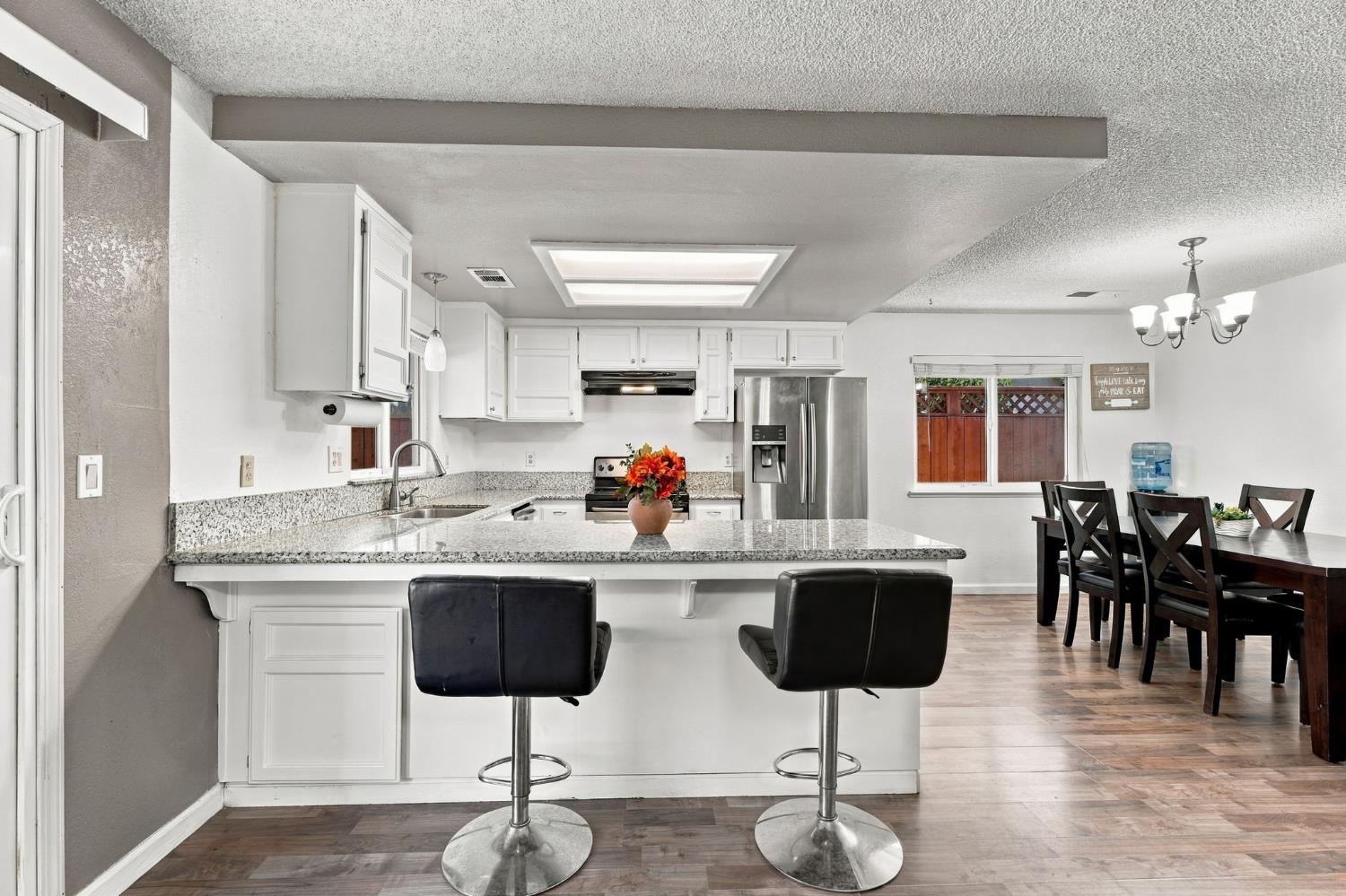 2840 W Acacia Ave, Fresno, CA 93705