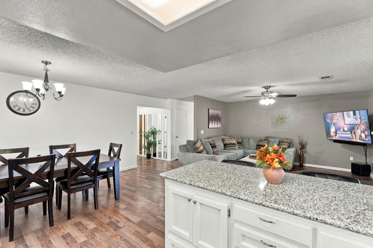 2840 W Acacia Ave, Fresno, CA 93705