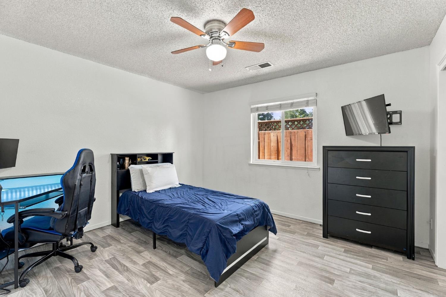 2840 W Acacia Ave, Fresno, CA 93705