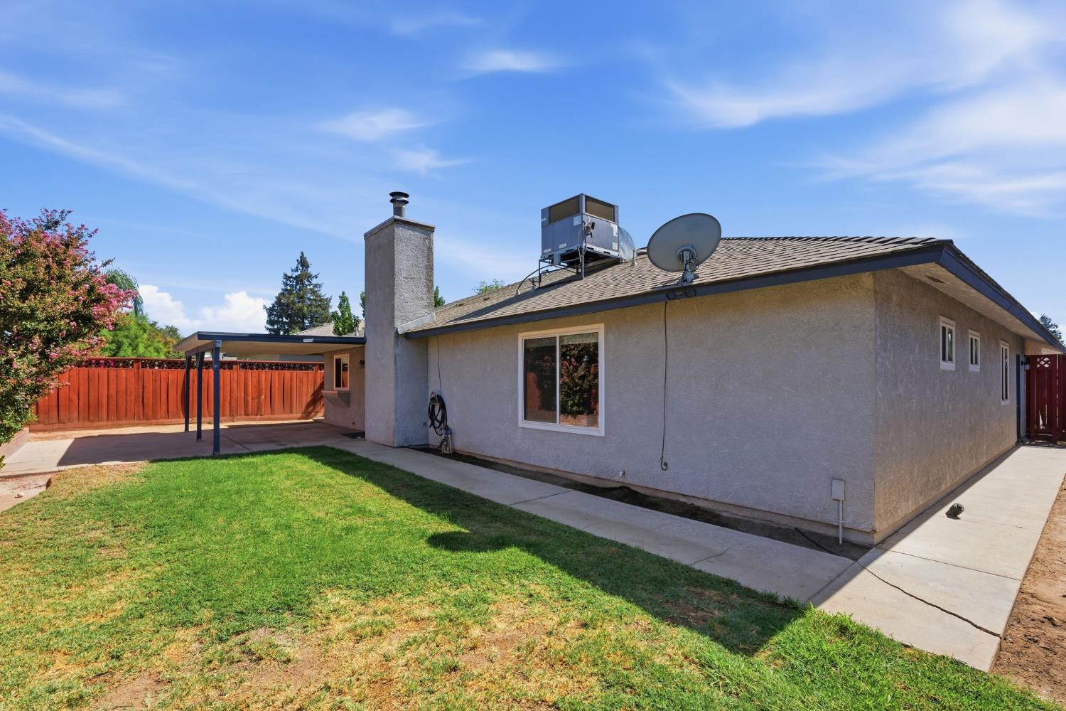 2840 W Acacia Ave, Fresno, CA 93705