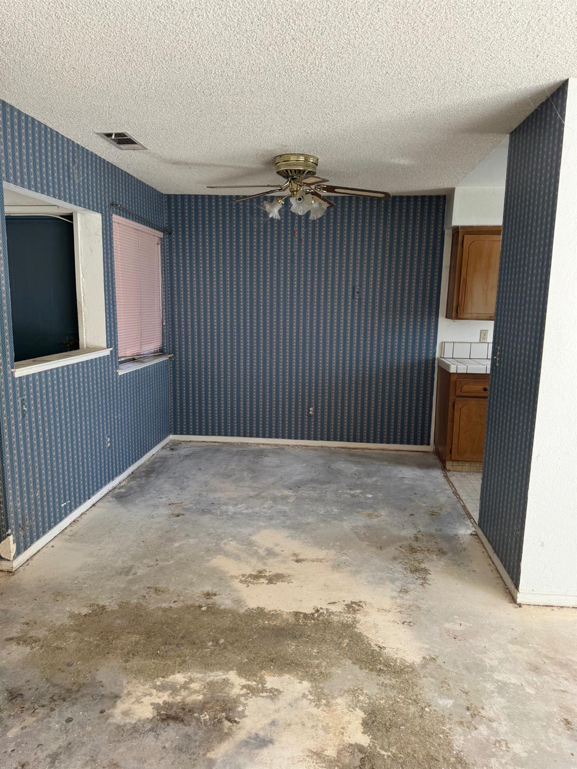 5488 E Illinois Ave, Fresno, CA 93727
