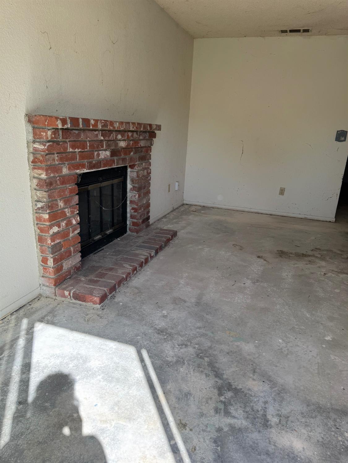 5488 E Illinois Ave, Fresno, CA 93727