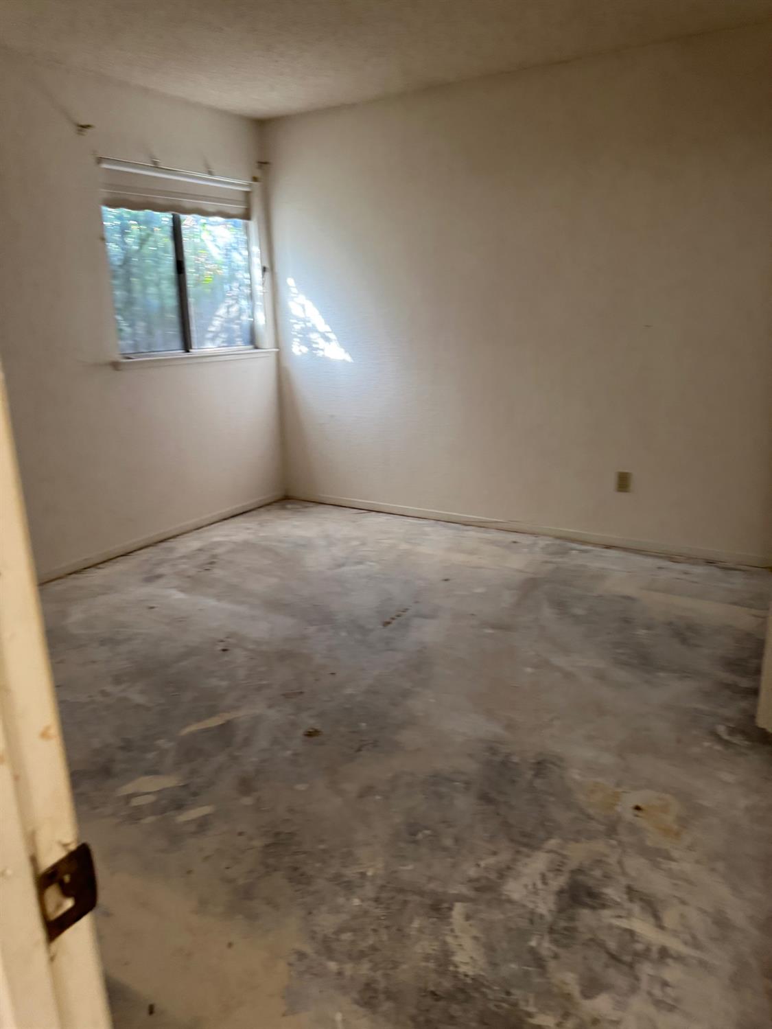 5488 E Illinois Ave, Fresno, CA 93727