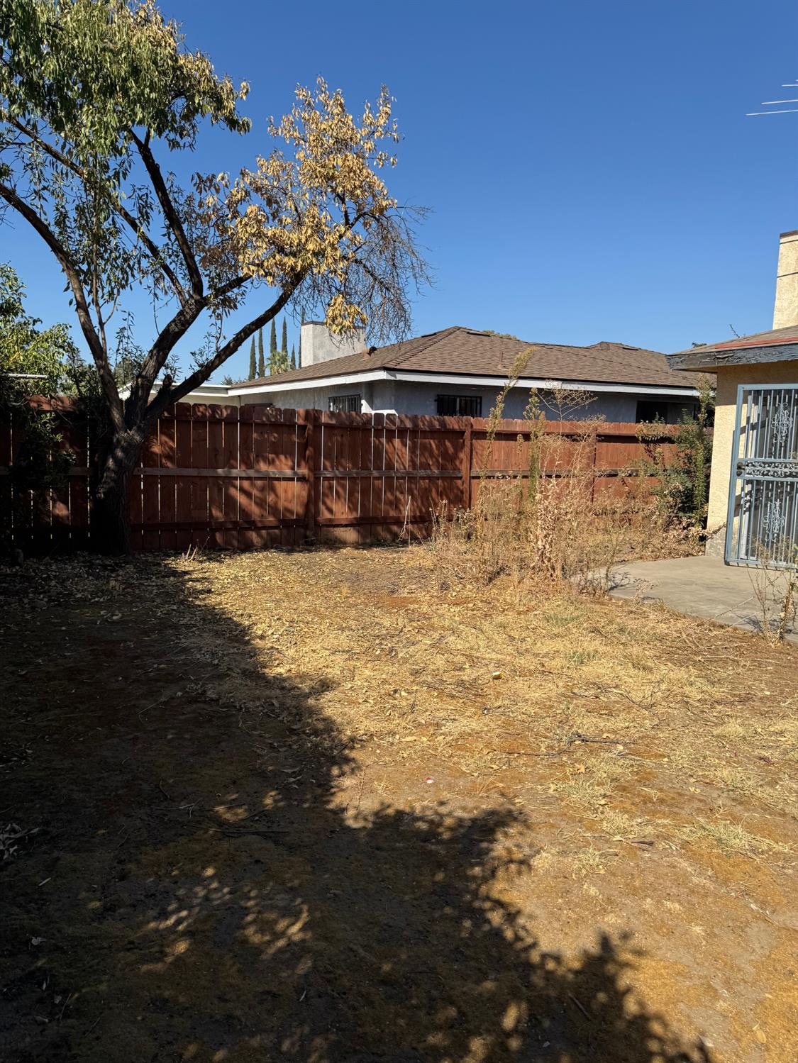 5488 E Illinois Ave, Fresno, CA 93727