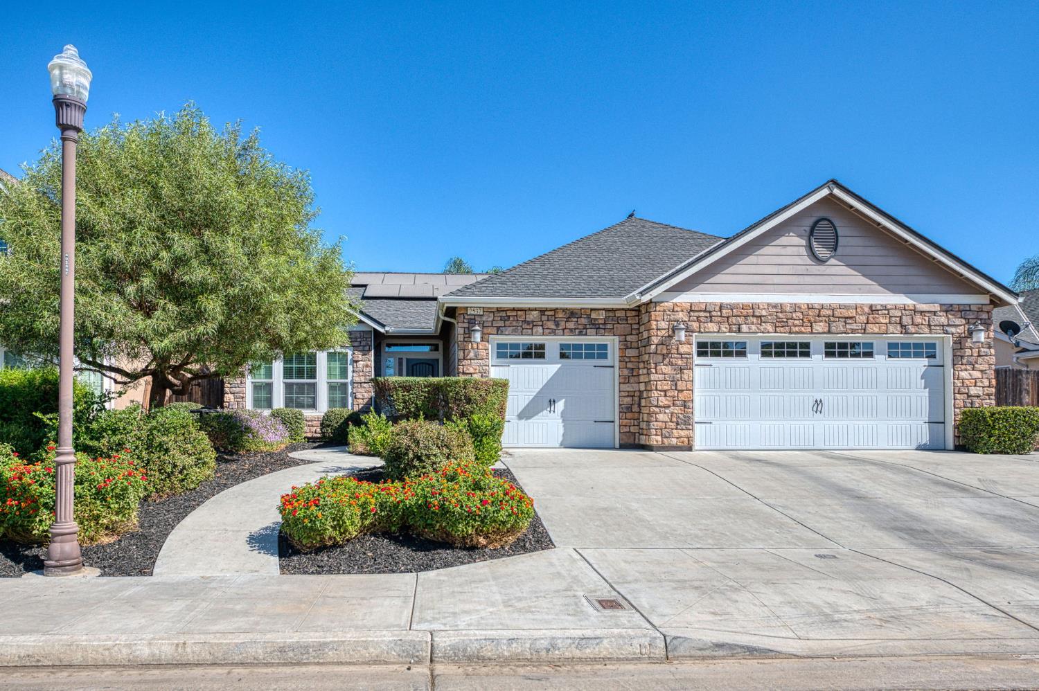 2537 Junipero Ave, Clovis, CA 93619
