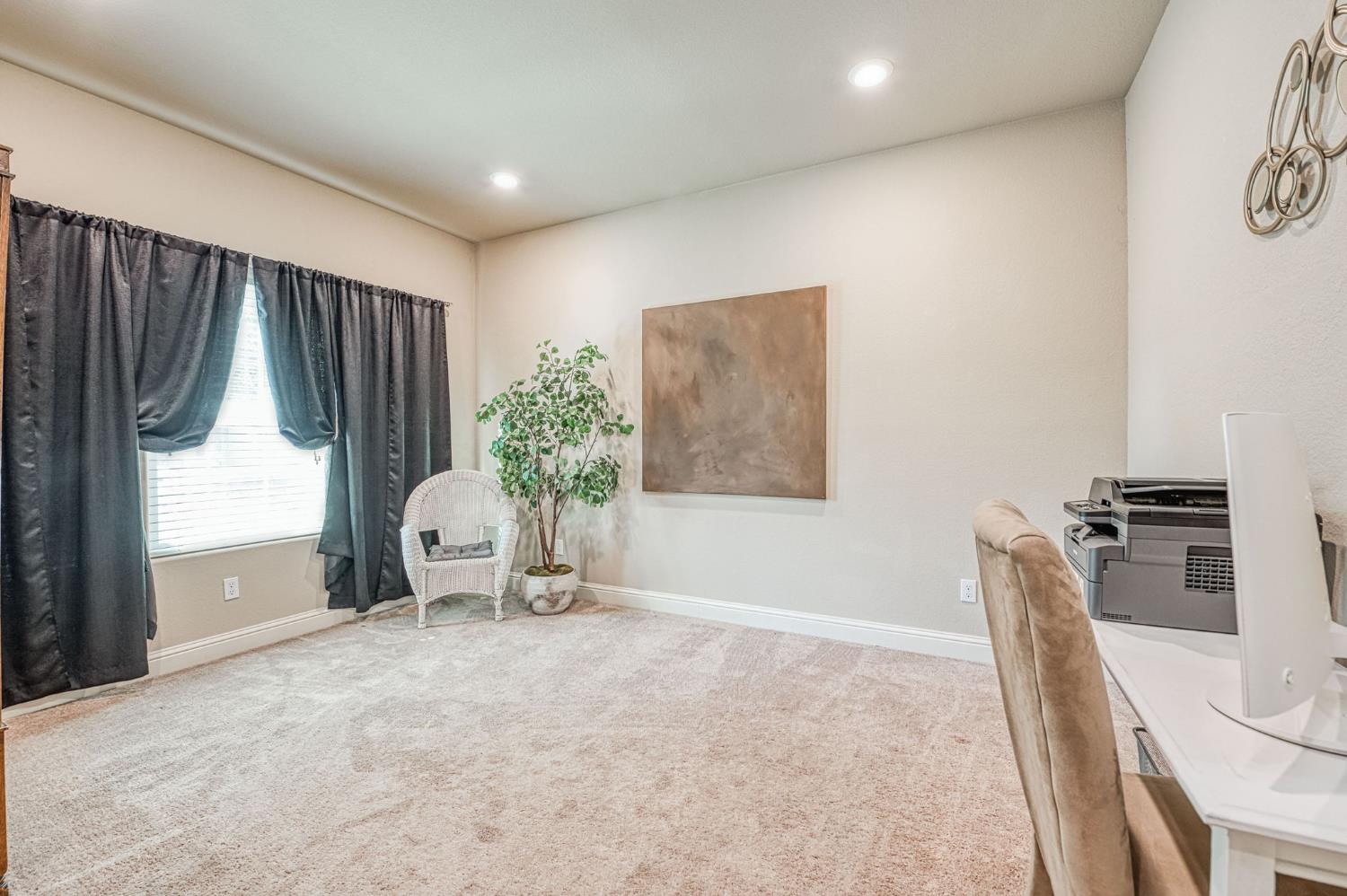 2537 Junipero Ave, Clovis, CA 93619