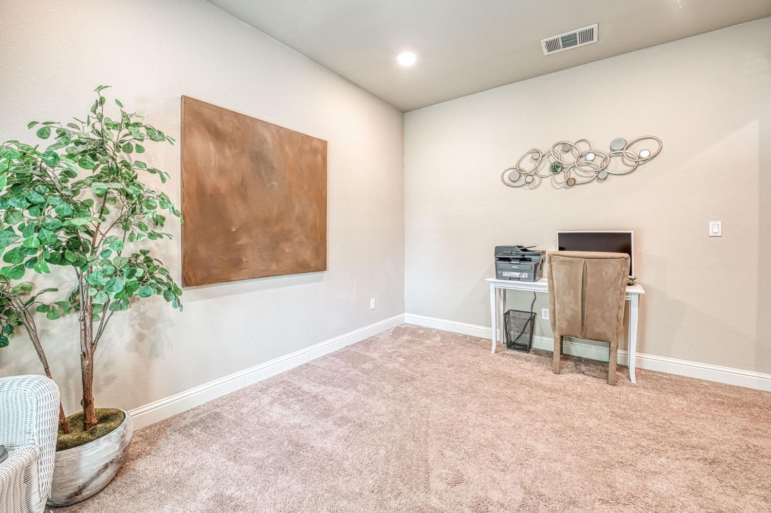 2537 Junipero Ave, Clovis, CA 93619
