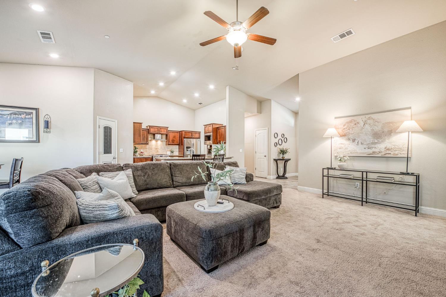 2537 Junipero Ave, Clovis, CA 93619