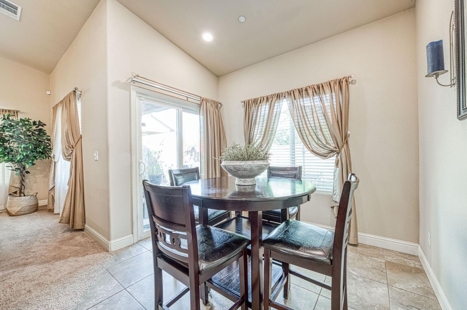 2537 Junipero Ave, Clovis, CA 93619