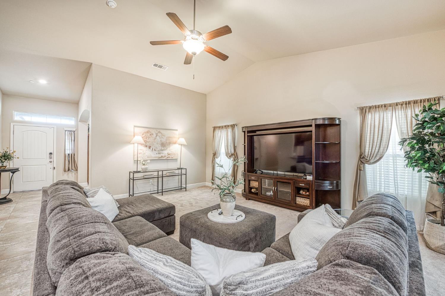 2537 Junipero Ave, Clovis, CA 93619