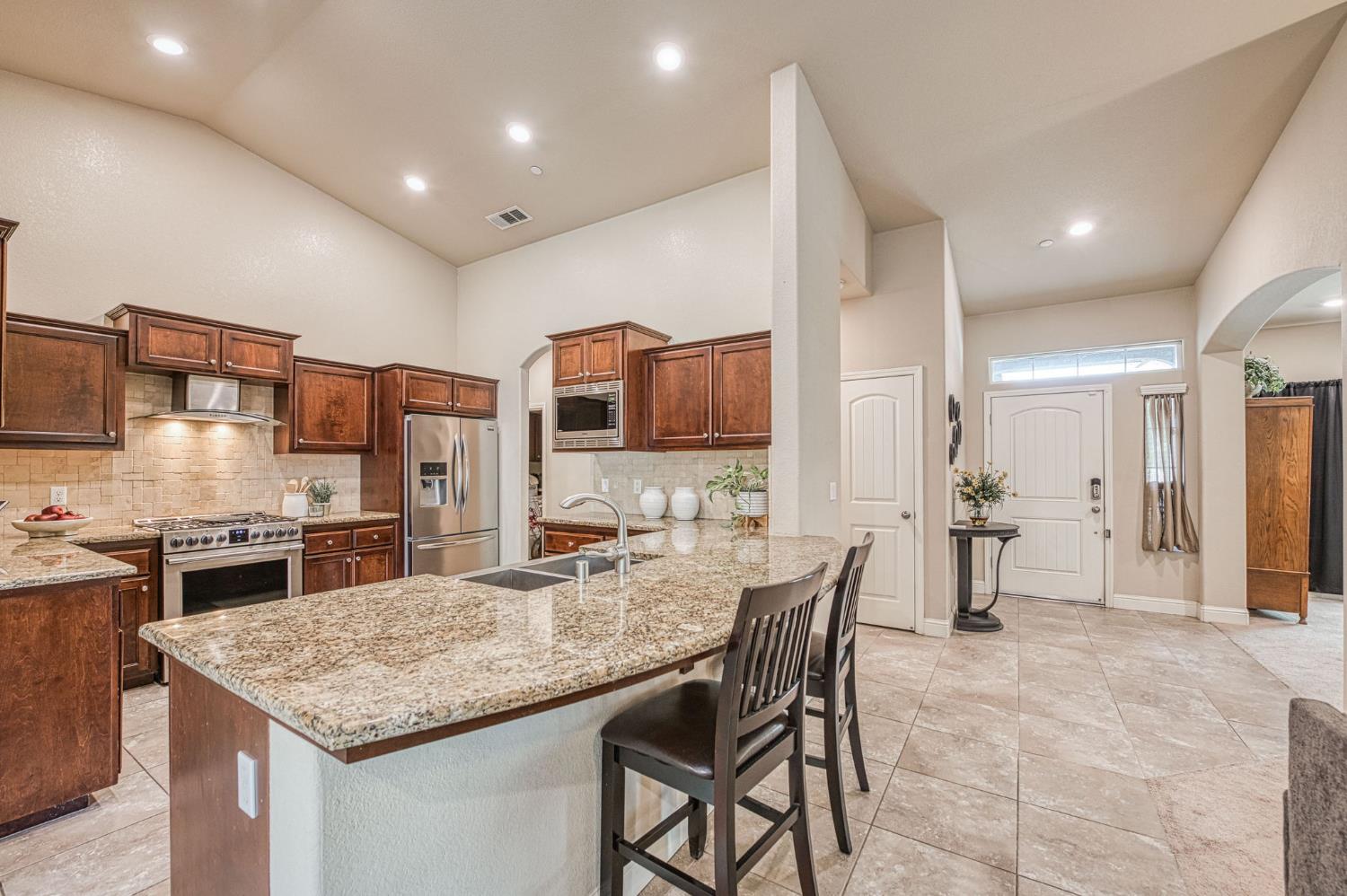 2537 Junipero Ave, Clovis, CA 93619
