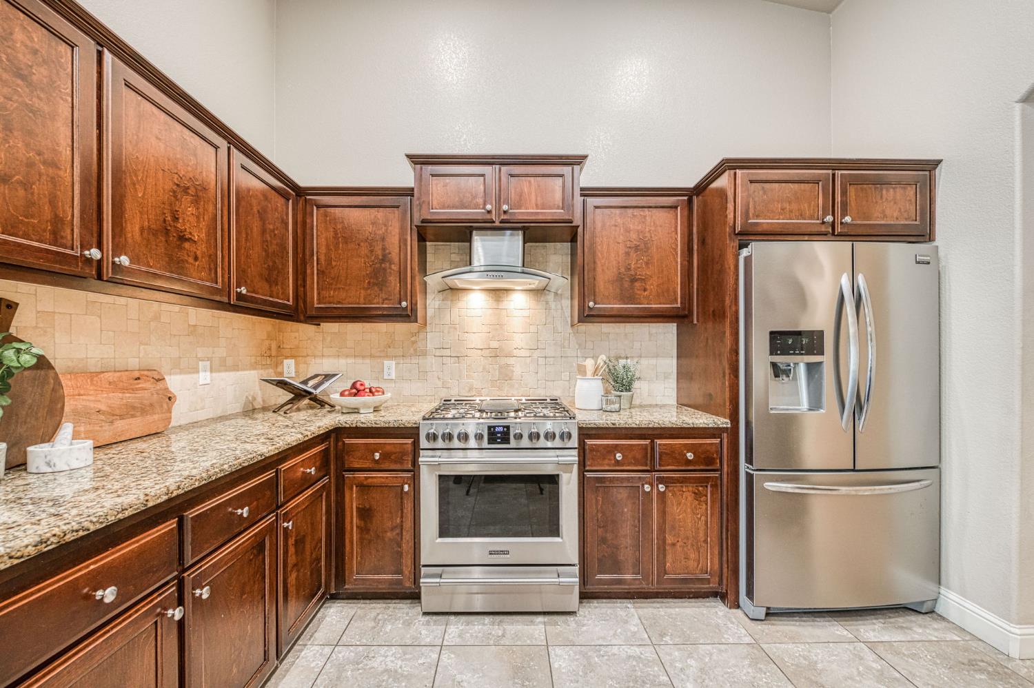 2537 Junipero Ave, Clovis, CA 93619