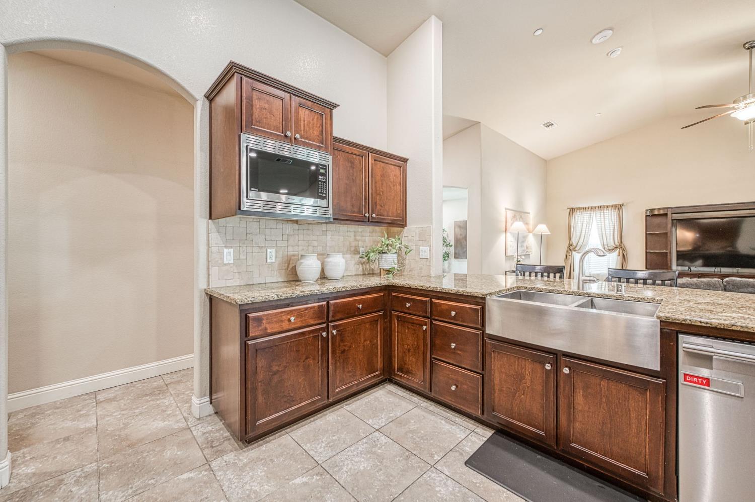 2537 Junipero Ave, Clovis, CA 93619