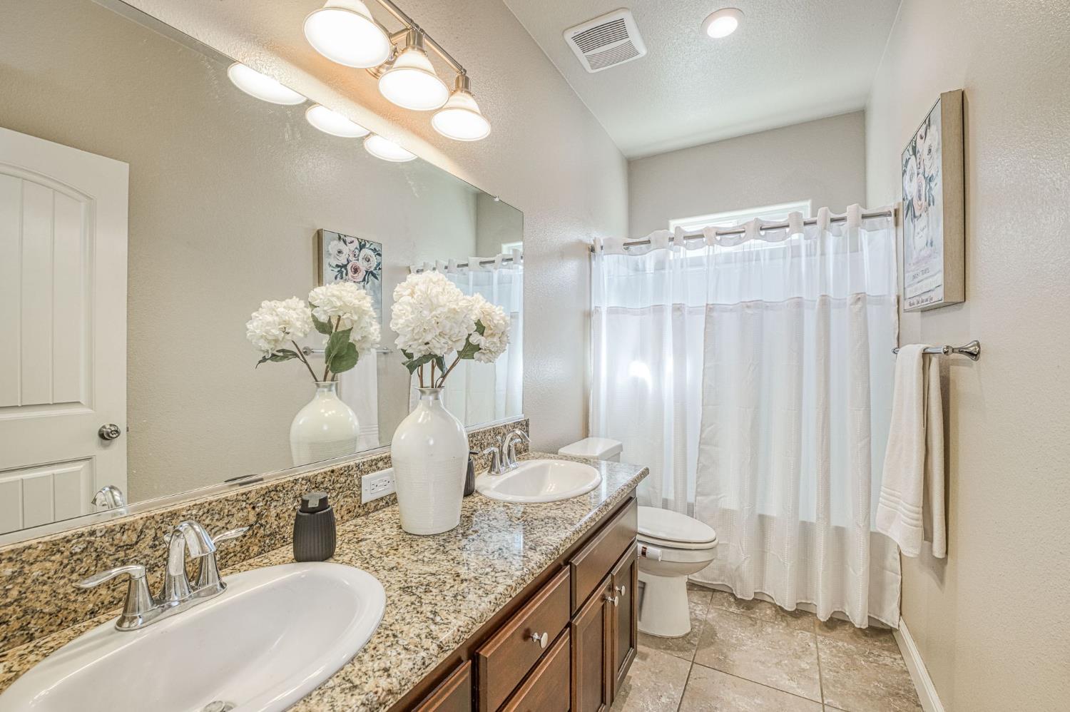 2537 Junipero Ave, Clovis, CA 93619