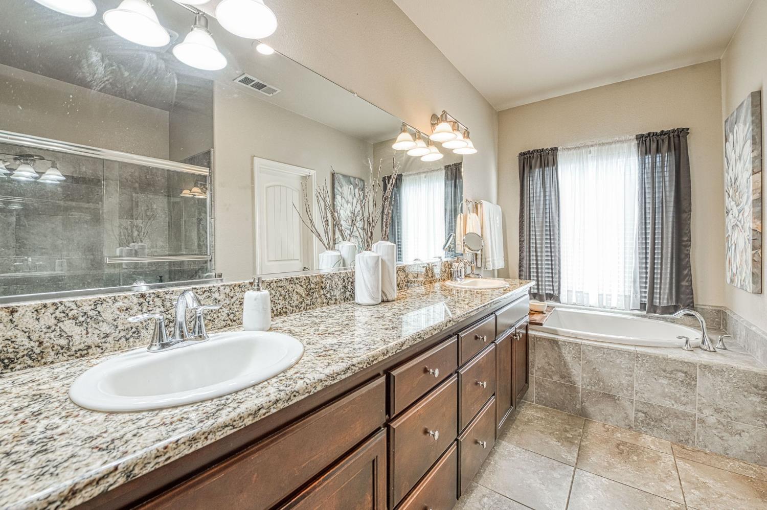 2537 Junipero Ave, Clovis, CA 93619