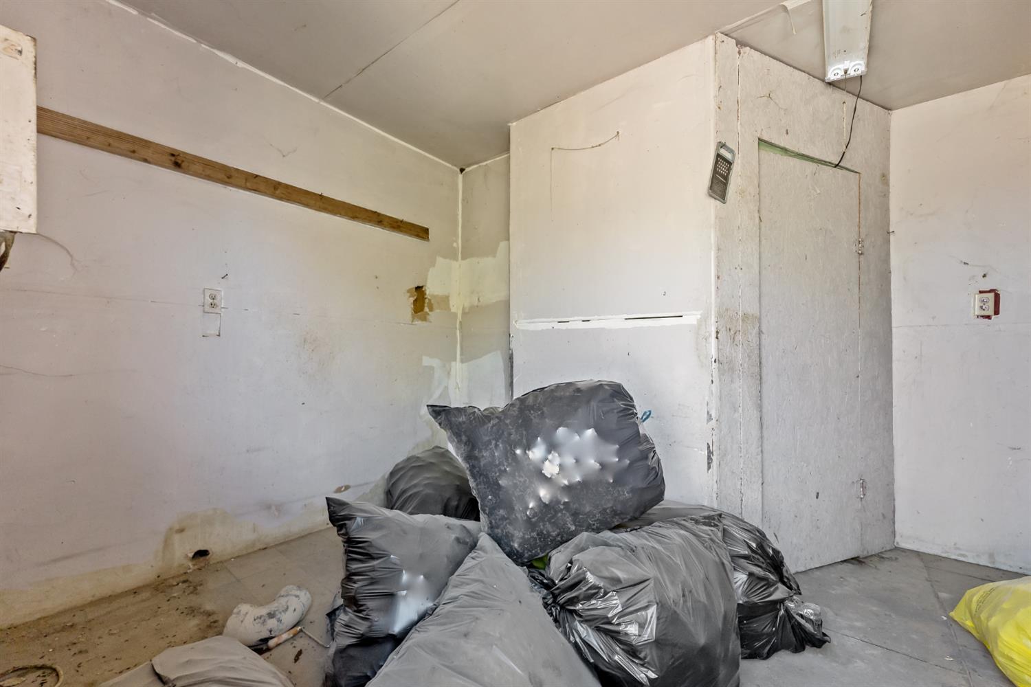 33142 W Hidalgo Ave, Cantua Creek, CA 93608