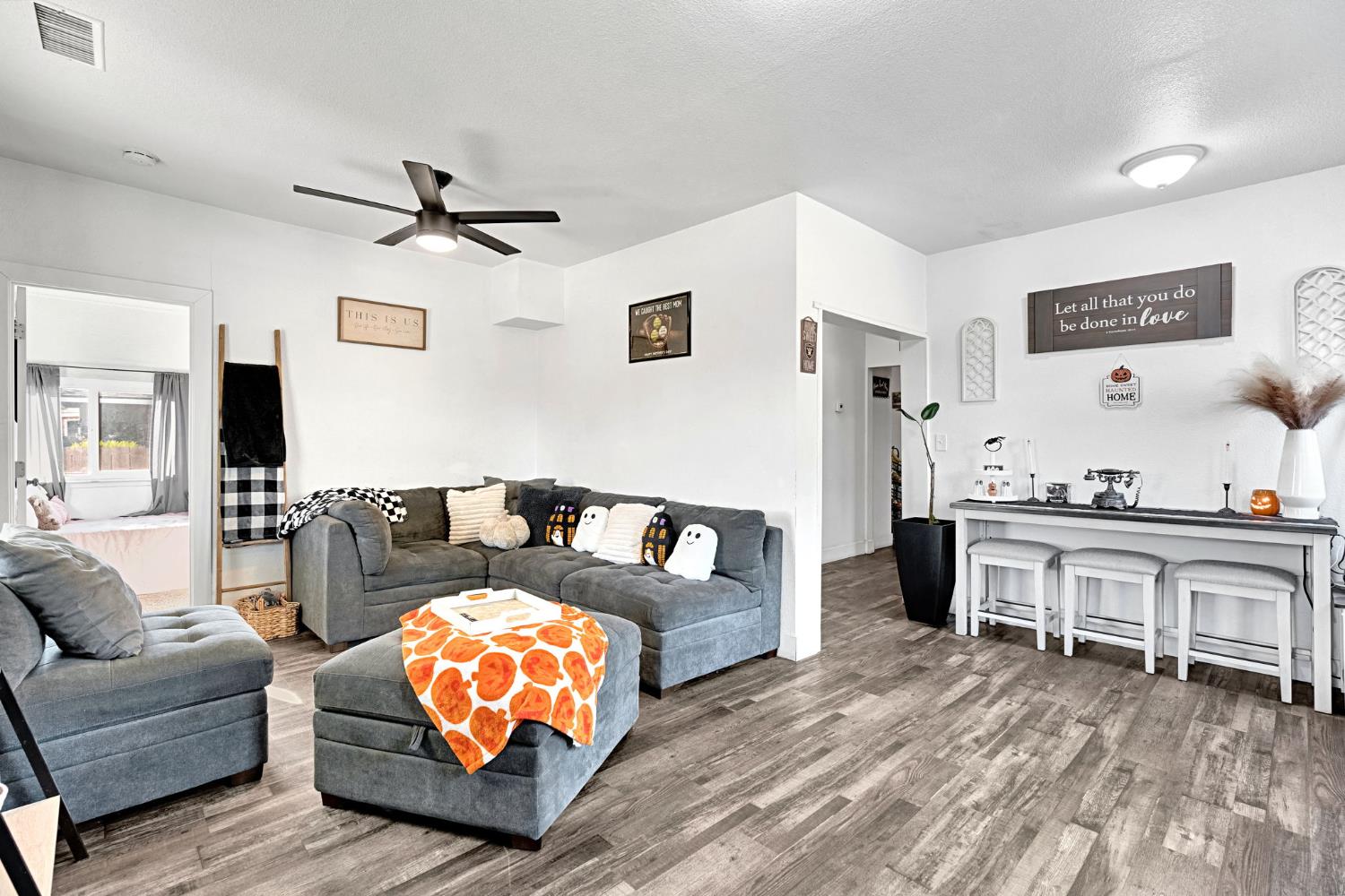 1453 Tucker St, Selma, CA 93662