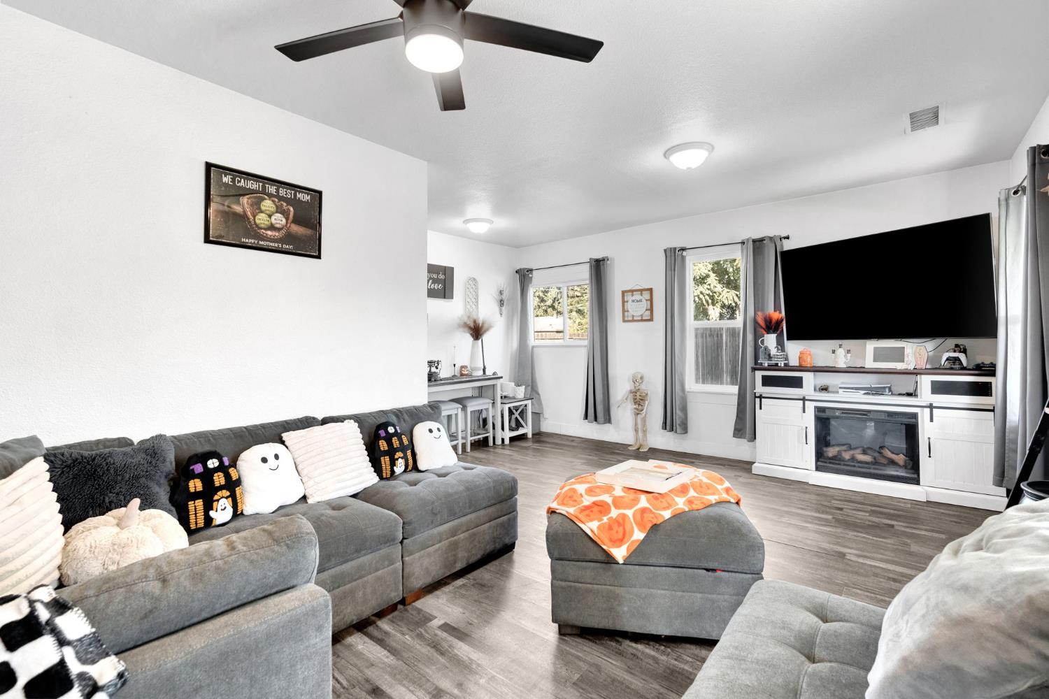 1453 Tucker St, Selma, CA 93662