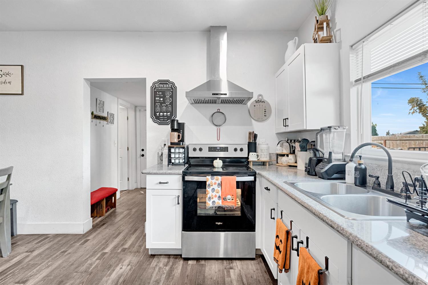 1453 Tucker St, Selma, CA 93662