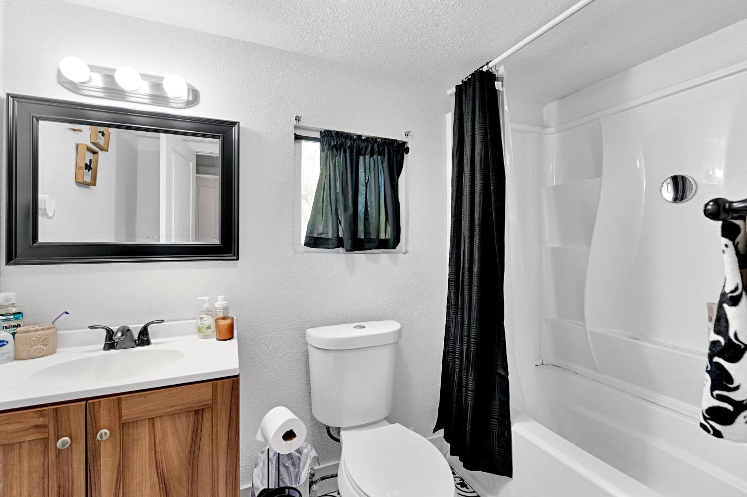 1453 Tucker St, Selma, CA 93662