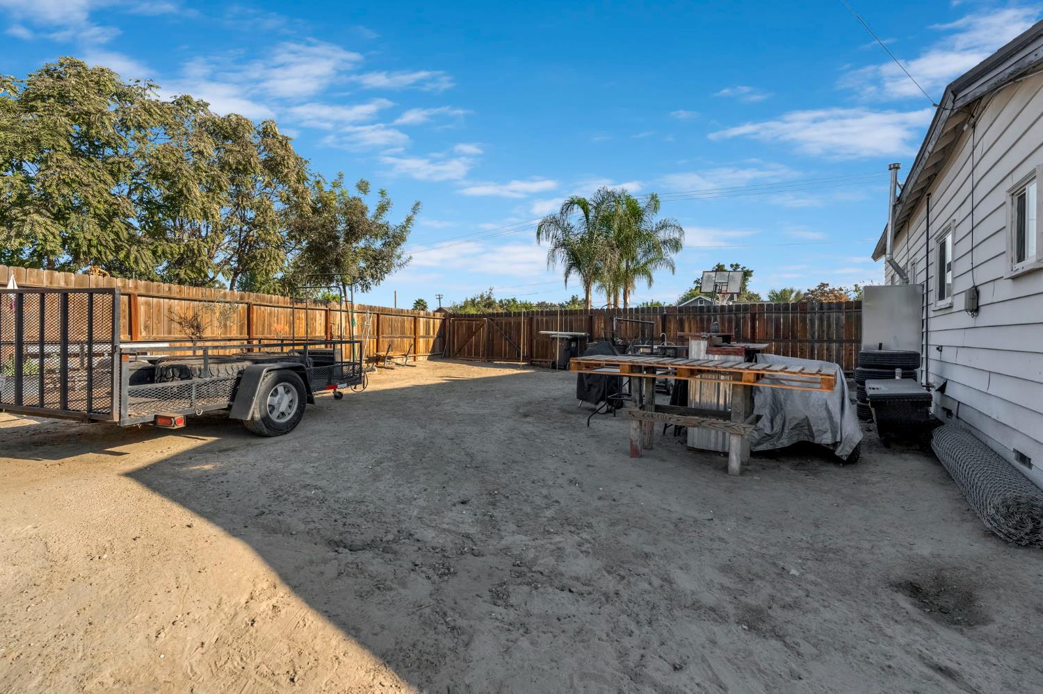 1453 Tucker St, Selma, CA 93662