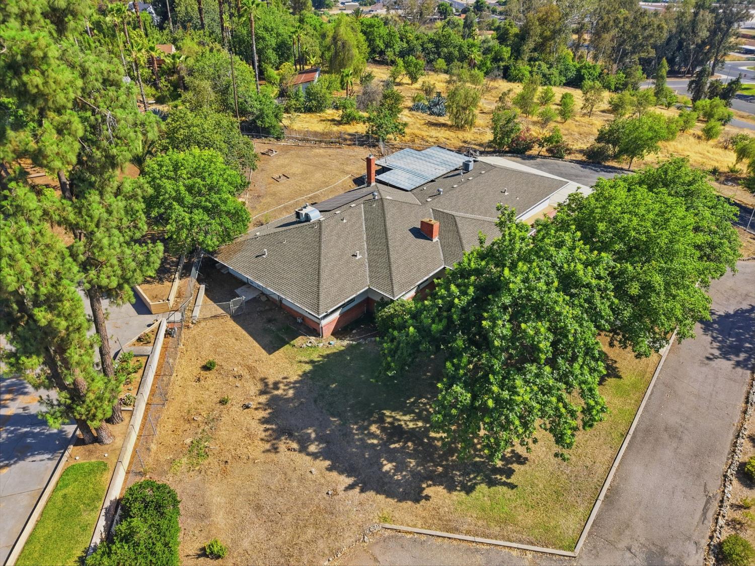 84 S Park St, Porterville, CA 93257