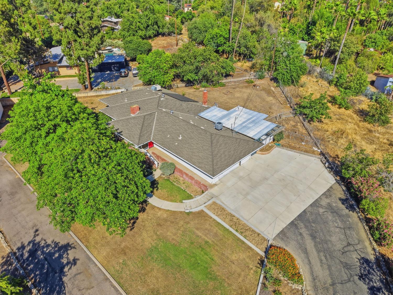 84 S Park St, Porterville, CA 93257
