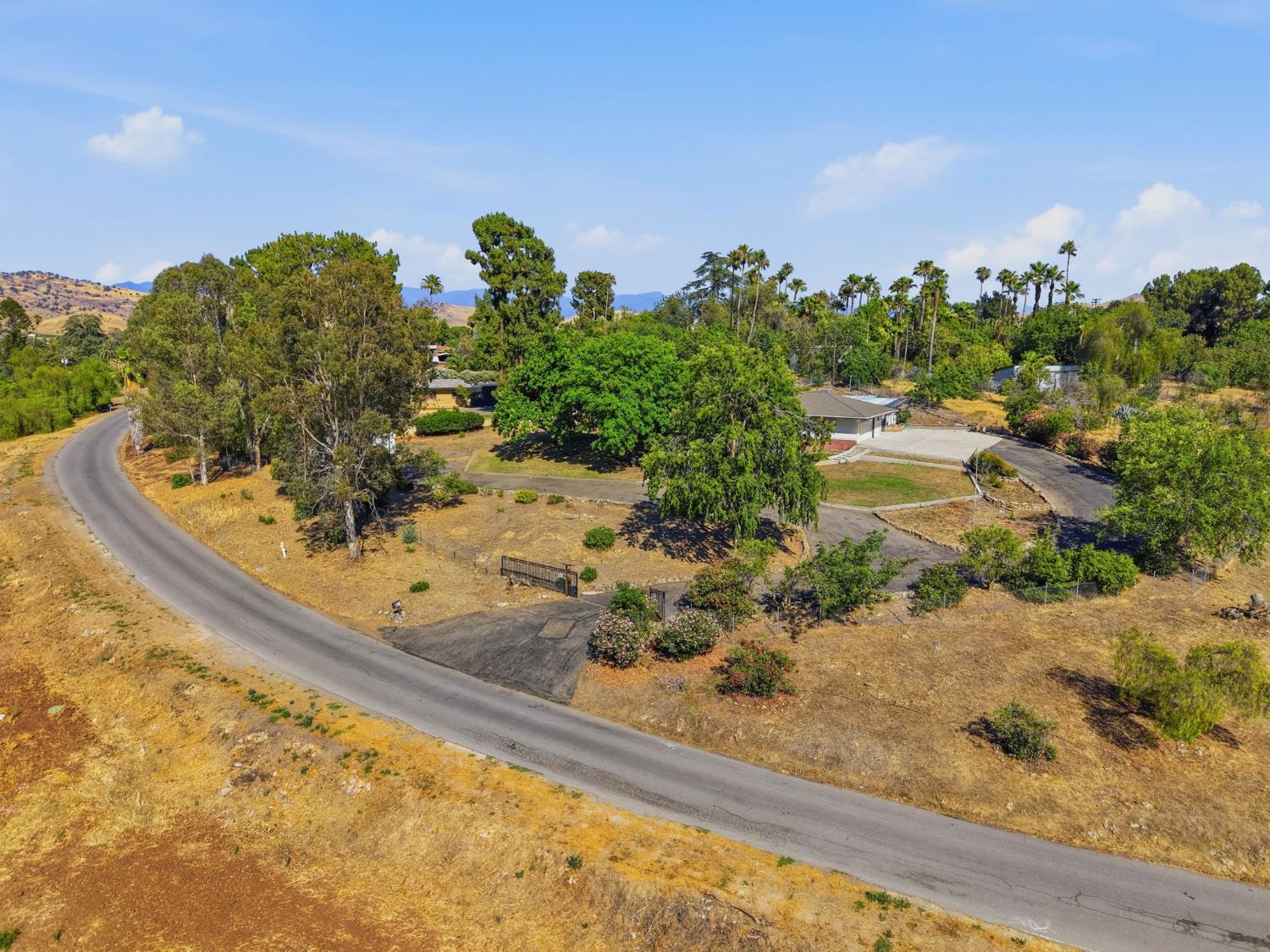 84 S Park St, Porterville, CA 93257