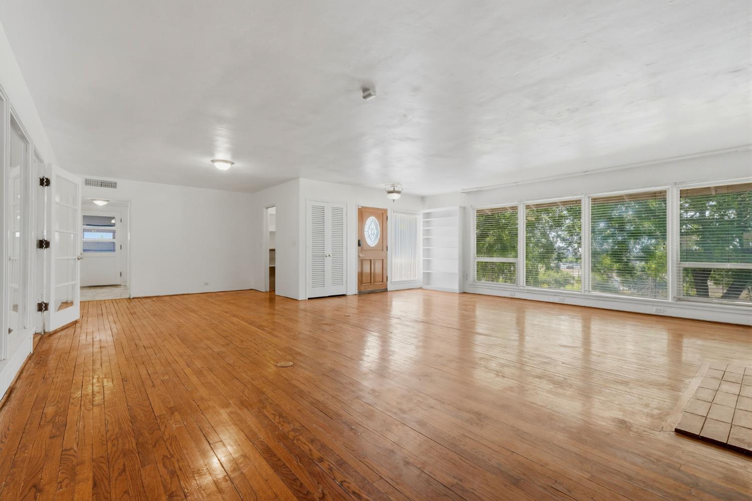 84 S Park St, Porterville, CA 93257
