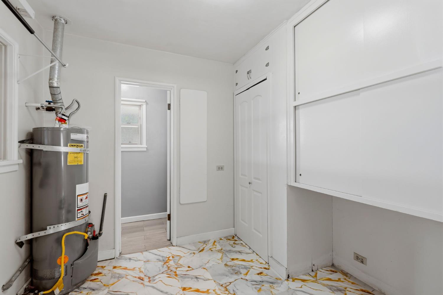 84 S Park St, Porterville, CA 93257