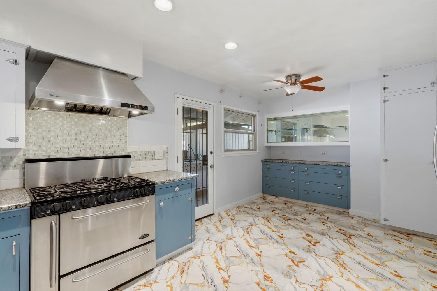 84 S Park St, Porterville, CA 93257