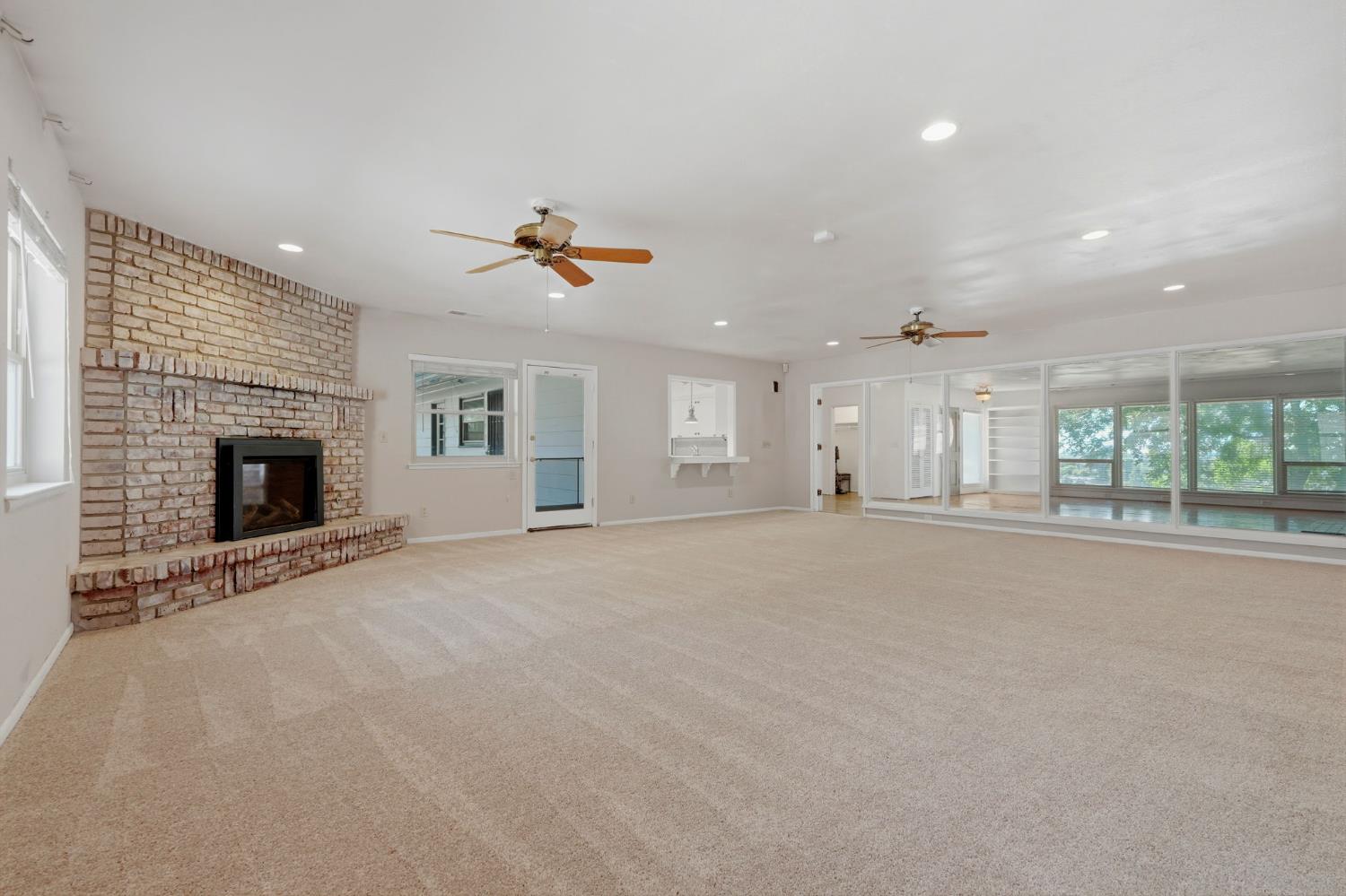 84 S Park St, Porterville, CA 93257