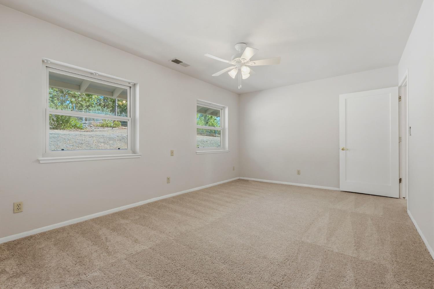 84 S Park St, Porterville, CA 93257