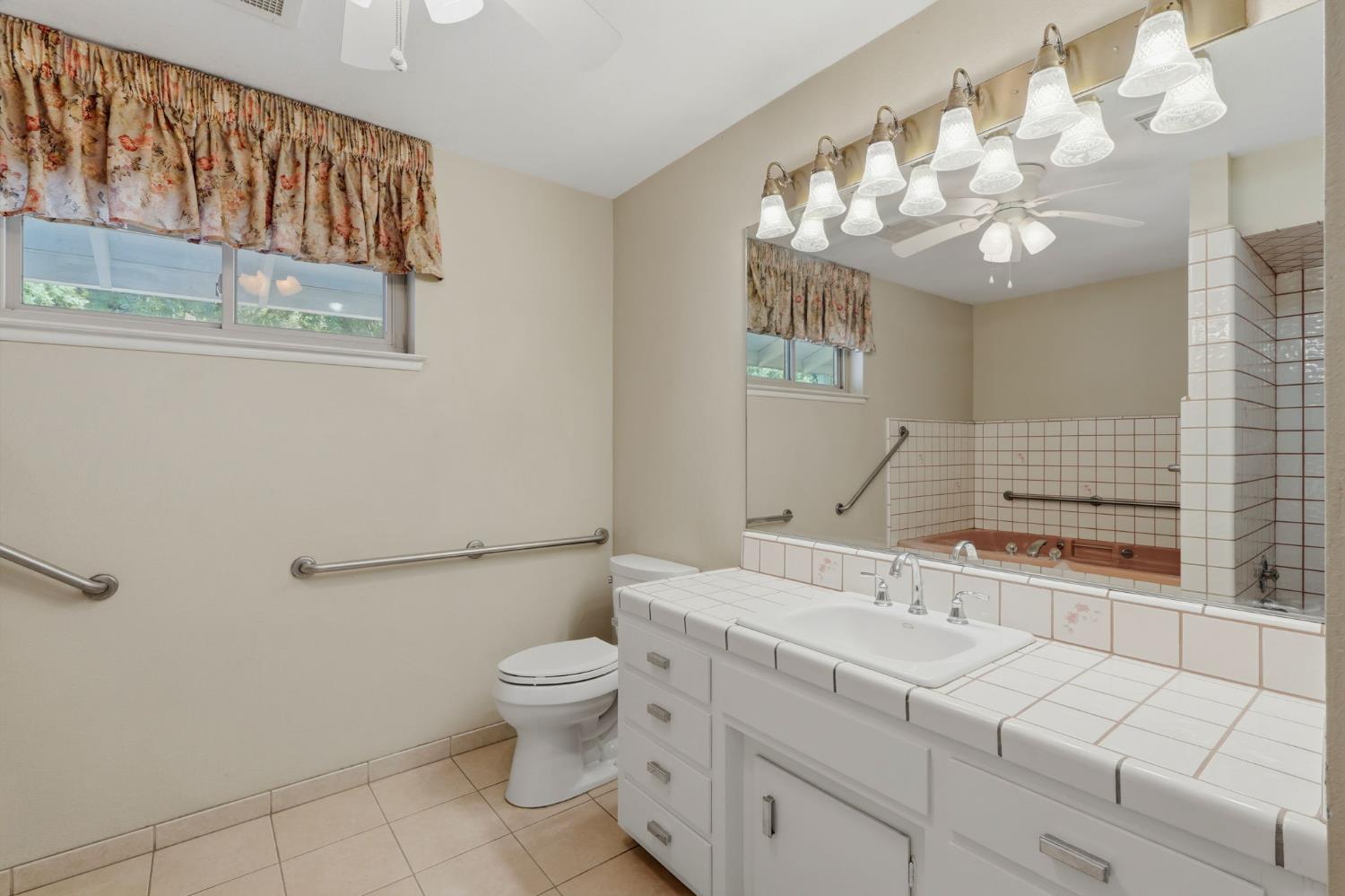 84 S Park St, Porterville, CA 93257