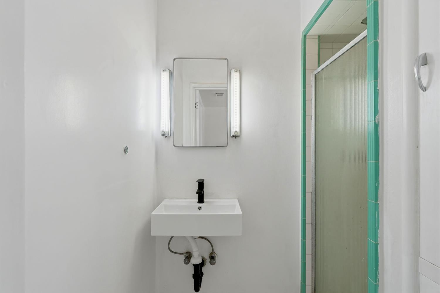 84 S Park St, Porterville, CA 93257